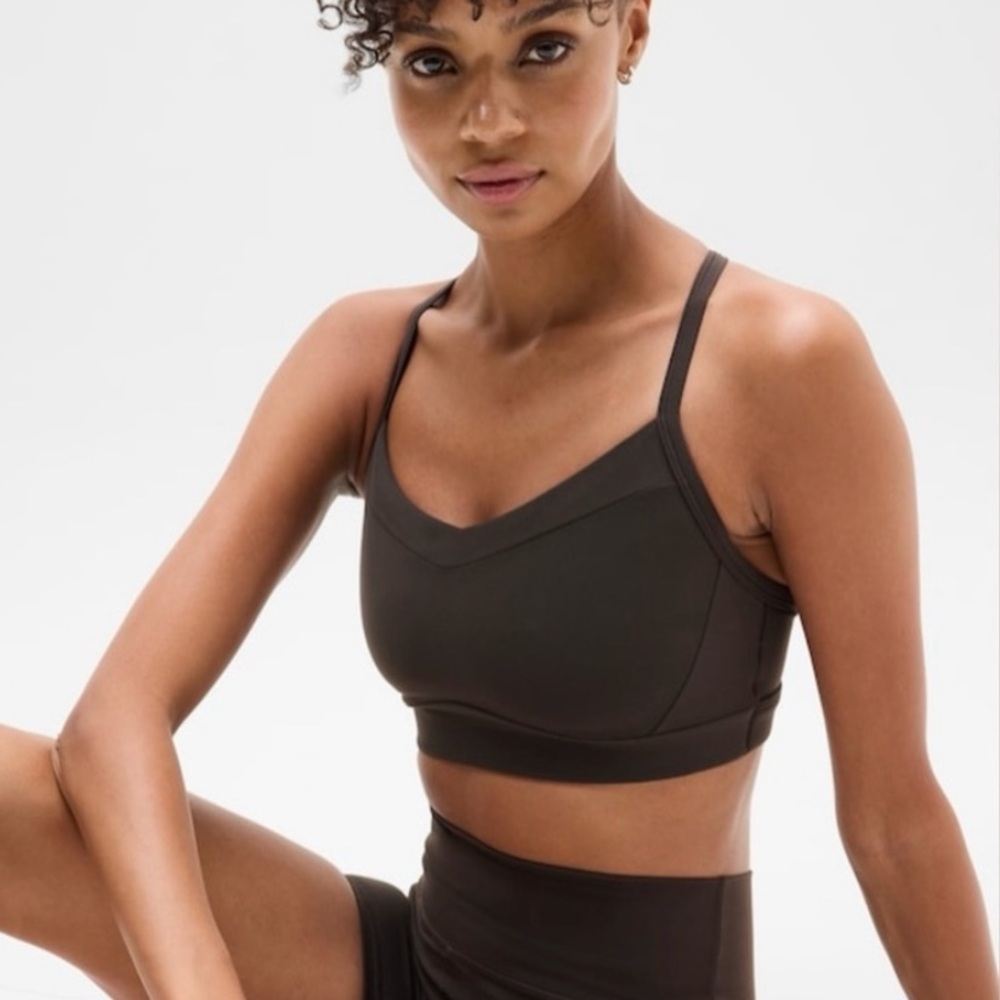 NWT-Athleta Truffle Vital Bra, Small
D-DD